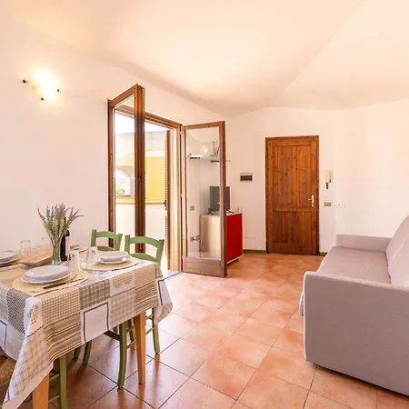 Glorious Le Pavoncelle One Bedroom Sleeps Four Num1453