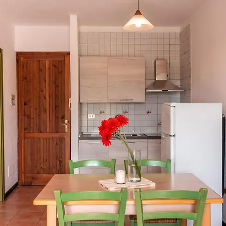 Glorious Le Pavoncelle One Bedroom Sleeps Four Num1453 * Santa Teresa Gallura