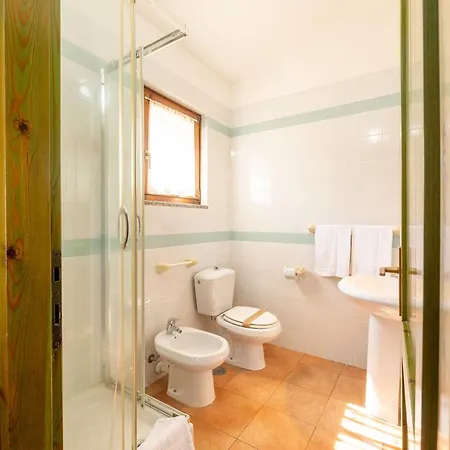 Apartment Glorious Le Pavoncelle One Bedroom Sleeps Four Num1453 Santa Teresa Gallura